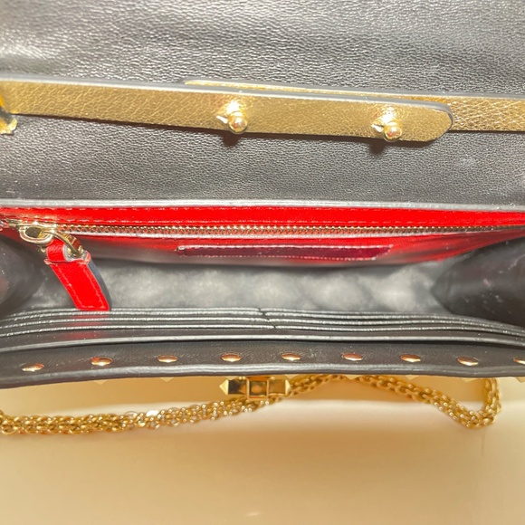 Valentino Garavani Rockstud Spike Wallet on Chain – Metallic Gold ✨ - Picture 8 of 9